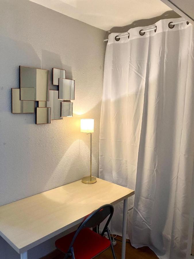 2 Pieces En Etage Eleve, Centre-ville Au Calme, Petite Vue * Nice